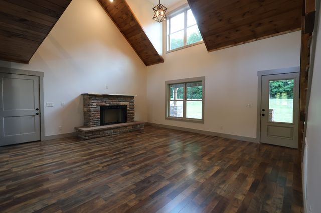210 Granville Hwy, Chestnut Mound, TN 38552