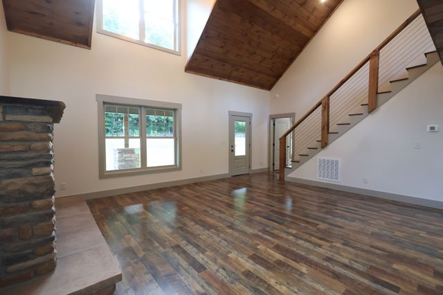 210 Granville Hwy, Chestnut Mound, TN 38552