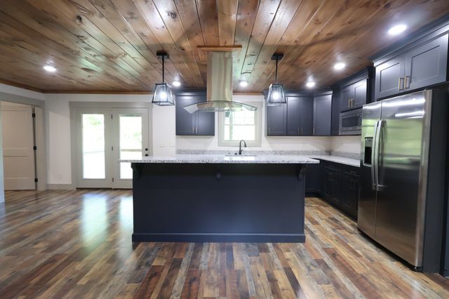 210 Granville Hwy, Chestnut Mound, TN 38552