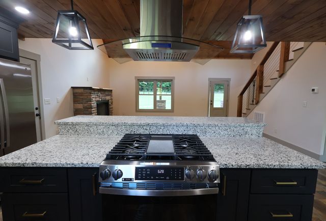 210 Granville Hwy, Chestnut Mound, TN 38552