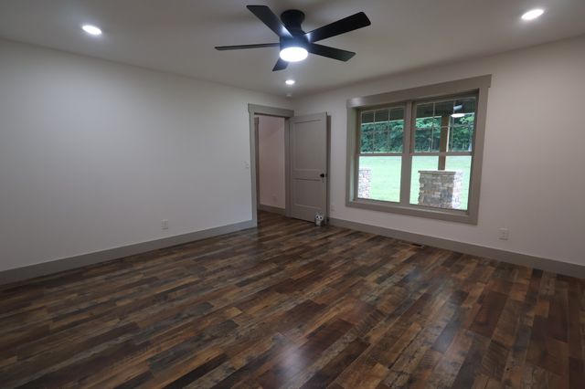 210 Granville Hwy, Chestnut Mound, TN 38552
