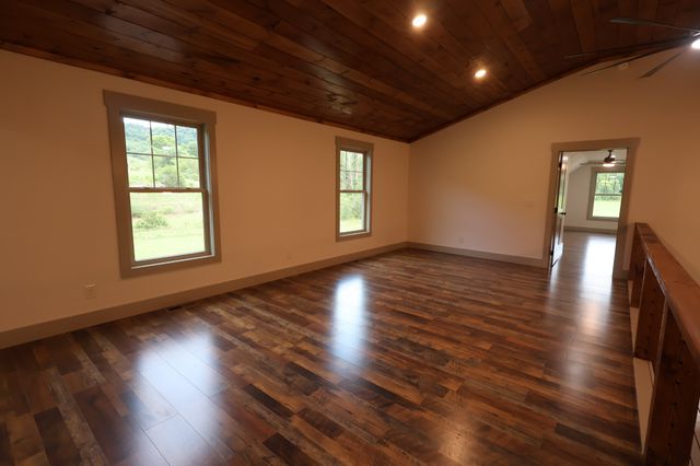 210 Granville Hwy, Chestnut Mound, TN 38552