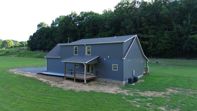 210 Granville Hwy, Chestnut Mound, TN 38552