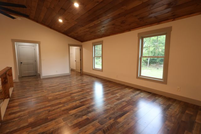 210 Granville Hwy, Chestnut Mound, TN 38552