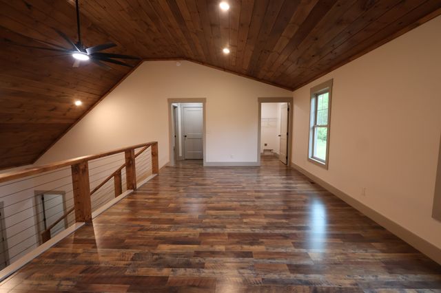 210 Granville Hwy, Chestnut Mound, TN 38552