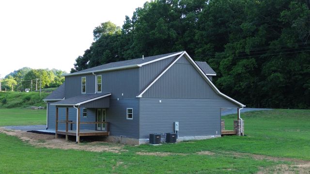 210 Granville Hwy, Chestnut Mound, TN 38552