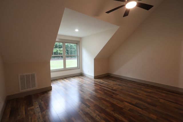 210 Granville Hwy, Chestnut Mound, TN 38552