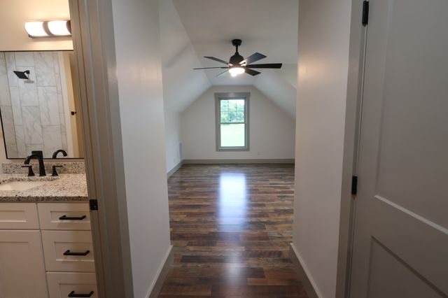 210 Granville Hwy, Chestnut Mound, TN 38552