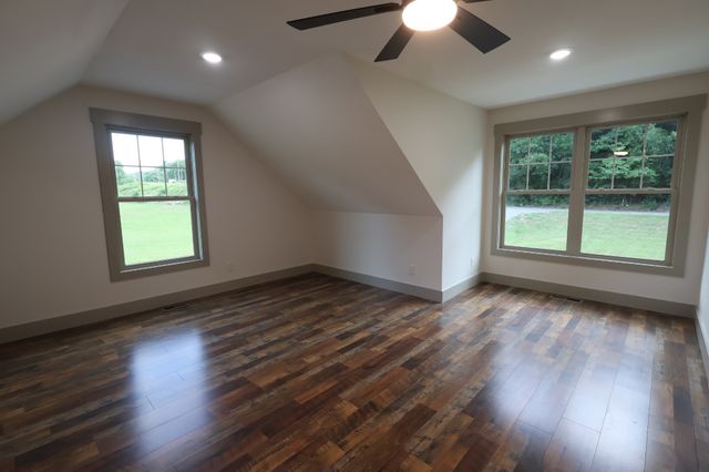 210 Granville Hwy, Chestnut Mound, TN 38552