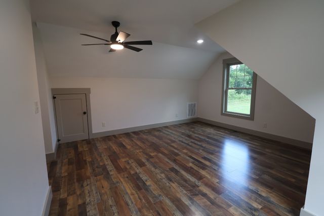 210 Granville Hwy, Chestnut Mound, TN 38552