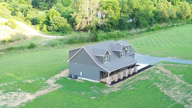 210 Granville Hwy, Chestnut Mound, TN 38552