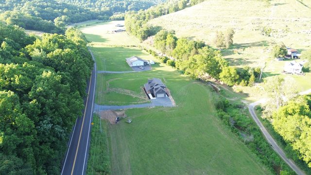 210 Granville Hwy, Chestnut Mound, TN 38552