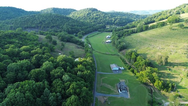 210 Granville Hwy, Chestnut Mound, TN 38552