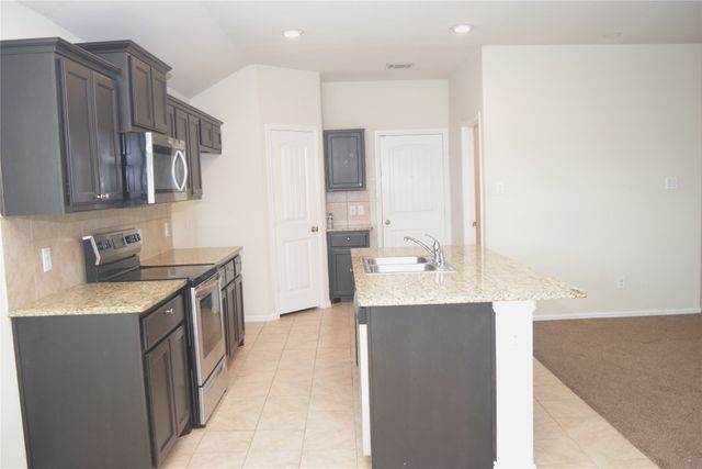 601 Buzzard Lake Trail, Fort Worth, TX 76120