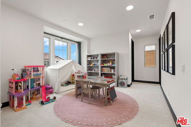 55 Suede, Irvine, CA 92602