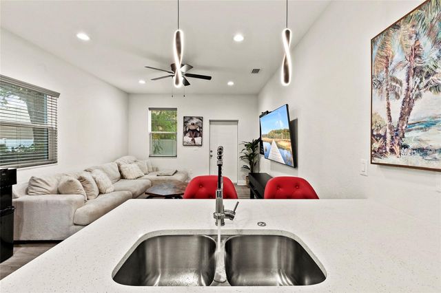 2106 E 17TH AVENUE, Tampa, FL 33605
