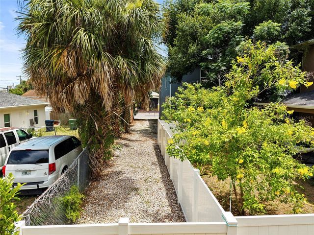 2106 E 17TH AVENUE, Tampa, FL 33605