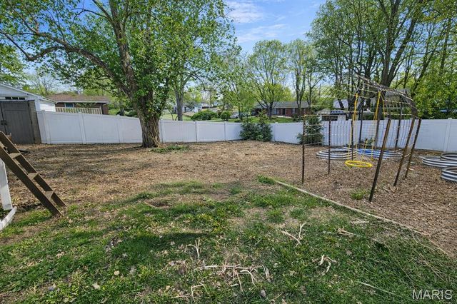 111 Cedar Lane, Glen Carbon, IL 62034
