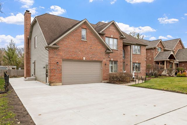 1203 N Burning Bush Lane, Mount Prospect, IL 60056