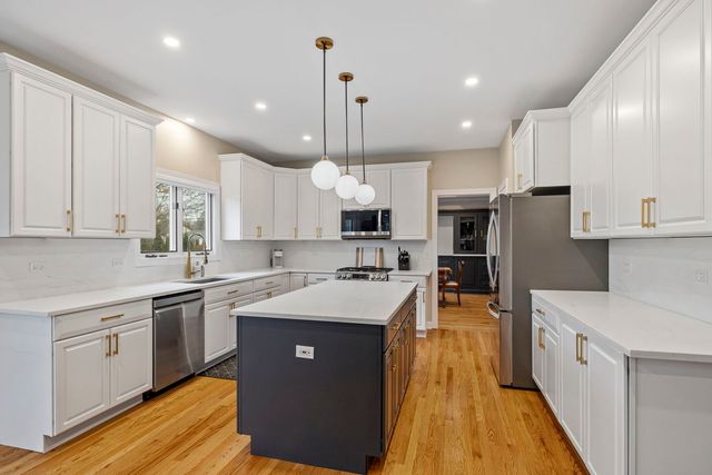 1203 N Burning Bush Lane, Mount Prospect, IL 60056