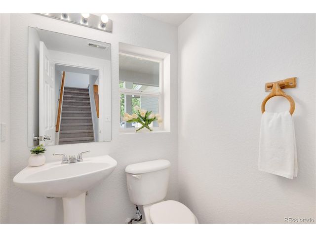 10655 Forester Pl, Longmont, CO 80504