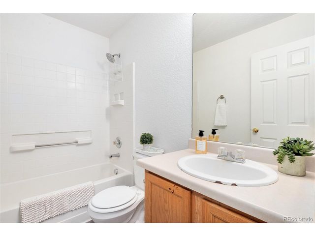 10655 Forester Pl, Longmont, CO 80504