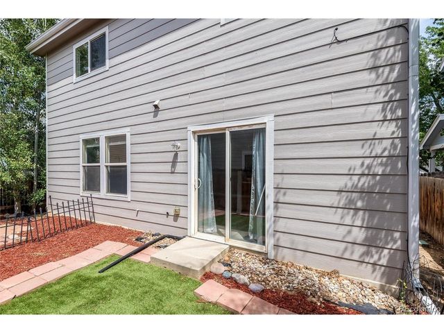 10655 Forester Pl, Longmont, CO 80504