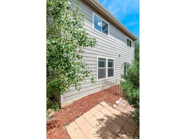 10655 Forester Pl, Longmont, CO 80504