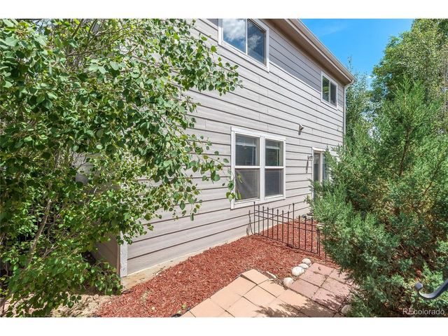 10655 Forester Pl, Longmont, CO 80504