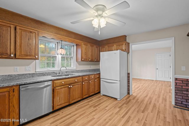 102 James Creek Road, Southern Pines, NC 28387