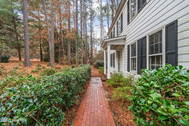 102 James Creek Road, Southern Pines, NC 28387