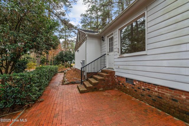 102 James Creek Road, Southern Pines, NC 28387
