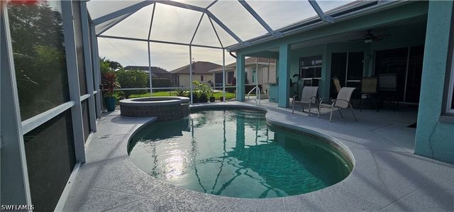520 Crossfield CIR, Naples, FL 34104