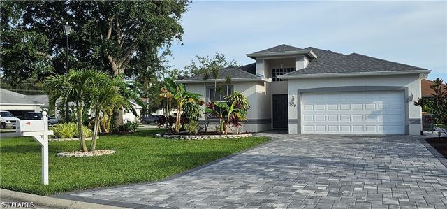 520 Crossfield CIR, Naples, FL 34104