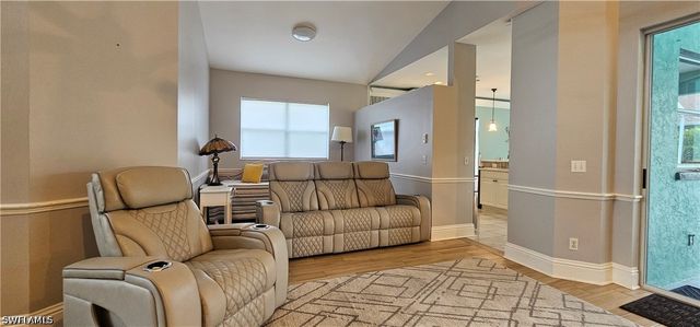 520 Crossfield CIR, Naples, FL 34104