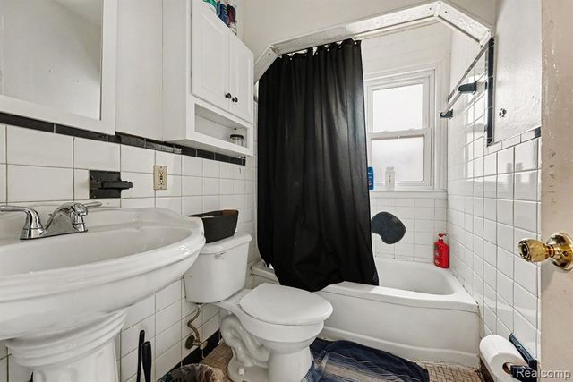 1058 Detroit Avenue, Lincoln Park, MI 48146