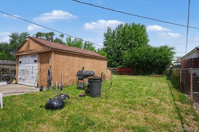 1058 Detroit Avenue, Lincoln Park, MI 48146