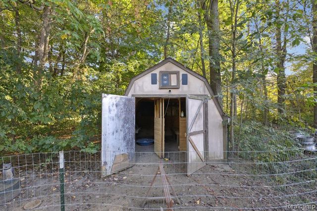 10147 S Bray Road, Clio, MI 48420