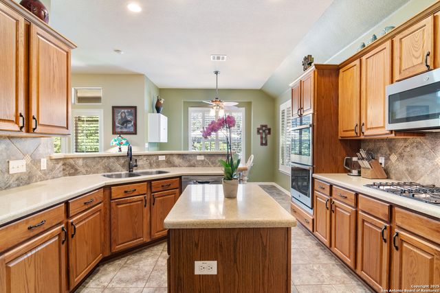 13110 Five Brooks, Helotes, TX 78023