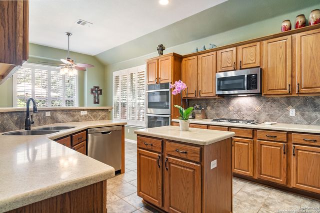 13110 Five Brooks, Helotes, TX 78023