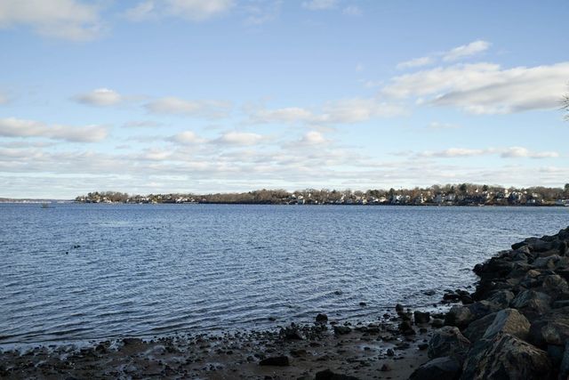 2 Messervy St. 1, Salem, MA 01970