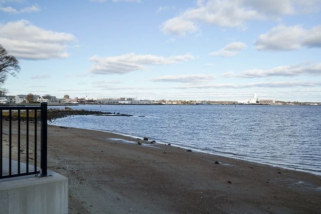 2 Messervy St. 1, Salem, MA 01970