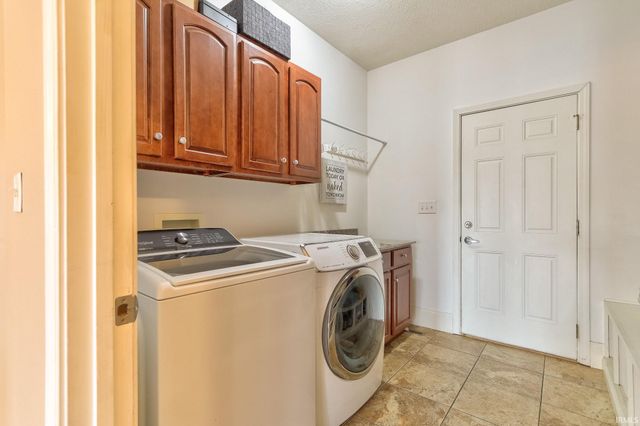 4288 Hilldale Drive, Newburgh, IN 47630