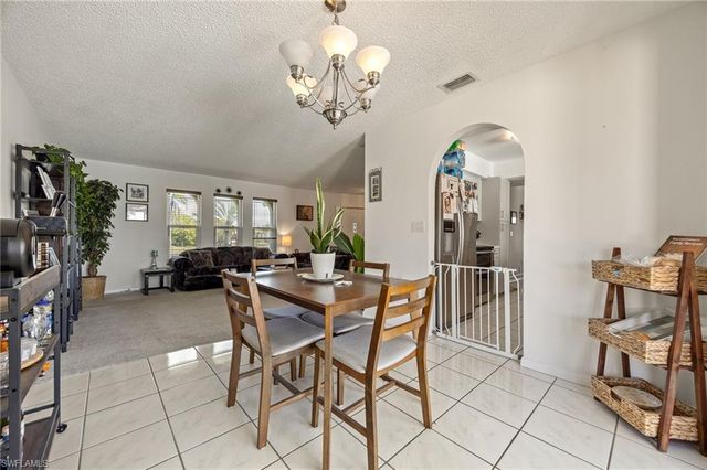 132 SW 34th LN, Cape Coral, FL 33914