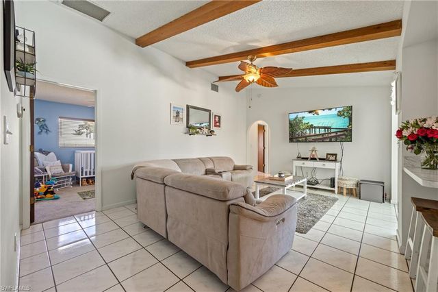 132 SW 34th LN, Cape Coral, FL 33914