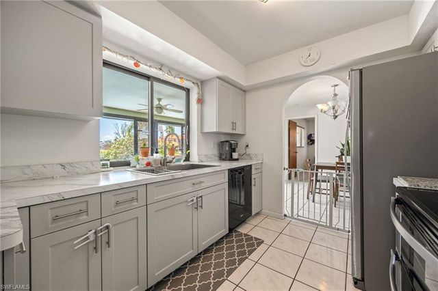 132 SW 34th LN, Cape Coral, FL 33914