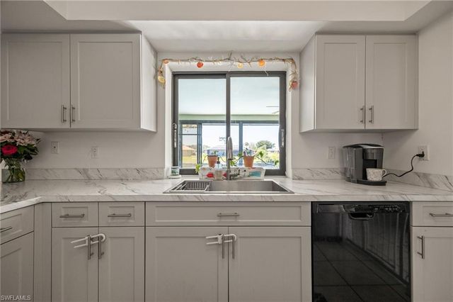 132 SW 34th LN, Cape Coral, FL 33914