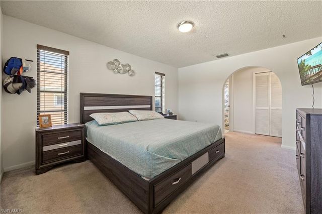 132 SW 34th LN, Cape Coral, FL 33914