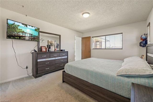 132 SW 34th LN, Cape Coral, FL 33914