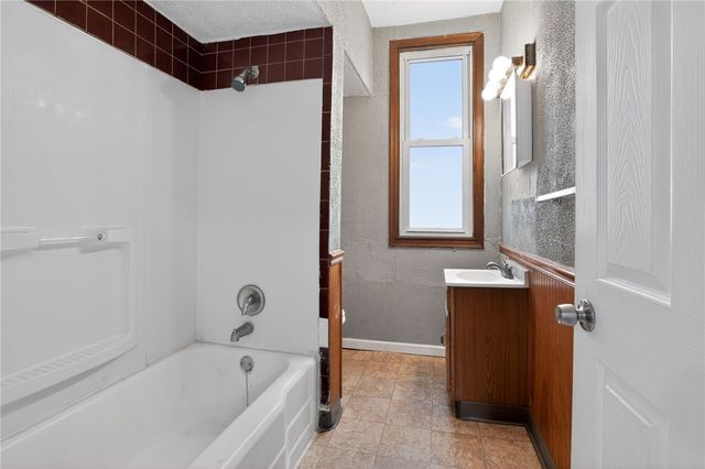 446 N School St, Avalon, PA 15202